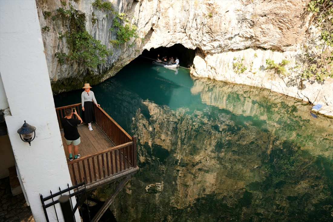 aa 20230826 31999899 31999888 bh turisticki biser blagaj tekija buna utvrda vile s bazenima 1693035952